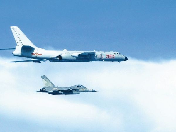 中國戰機繞台，我軍機伴飛監控。 圖片來源：聯合新聞網