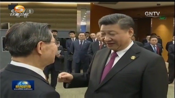 習近平與蕭萬長在博鰲論壇短暫談話。 圖片來源：央視網