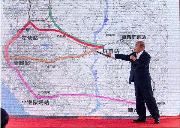 閣揆蘇貞昌解說高鐵南延各種方案。 圖片來源：聯合新聞網