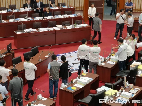 高雄市議會改成「抽籤質詢韓國瑜」。 圖片來源：ETToday