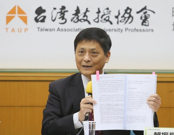 台灣高等教育論文亂象。 圖片來源：雅虎論壇