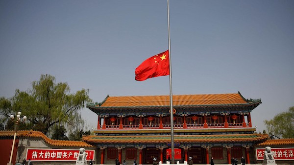 中國降半旗哀悼新冠肺炎死者。 圖片來源：RFI