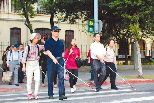 視障者的交通安全，更需要被保障。 圖片來源：中時電子報