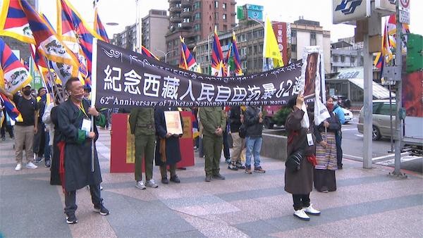 圖博抗暴紀念日於台灣進行大遊行。 圖片來源：民視