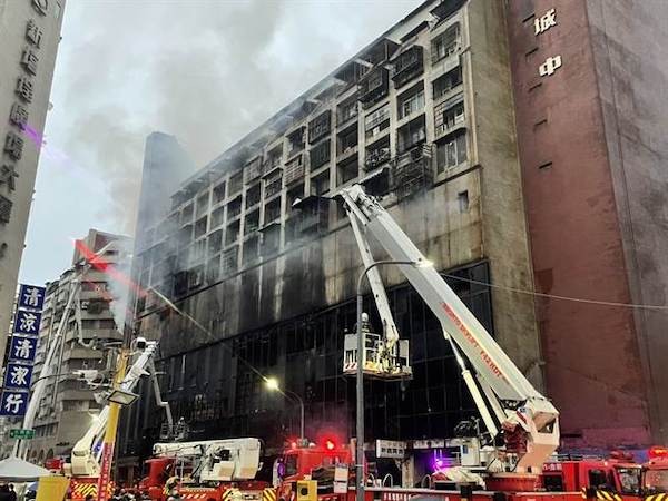 高雄城中城大火反映出老舊大樓的危險性。 圖片來源：中時電子報
