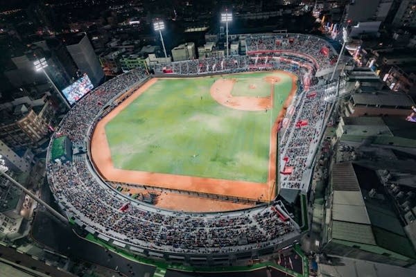 斥資12億元重建的新竹棒球場22日開幕戰