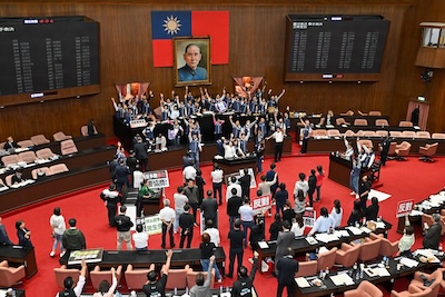 國會巨獸從「休」掉大法官到恣意搬錢的「立法獨裁」！