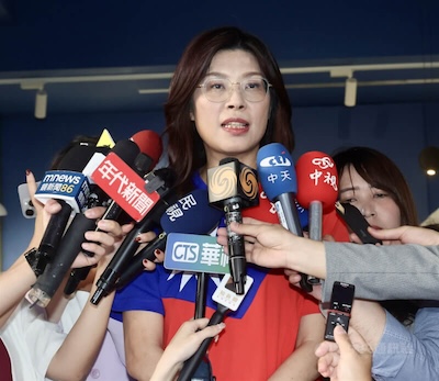 藍營的「大頭腦」要她收歛大嘴吧 ！