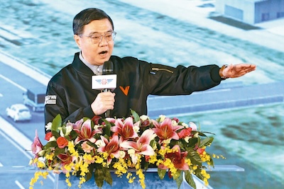 Not subordinate to each other