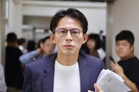 政治待業者黃國昌的多方困局