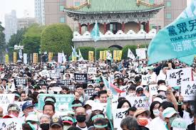 329戰凱道或「站凱道」：一場各懷鬼胎的「政治法會」？