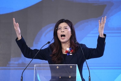 突襲式會面:將鄭麗文晉級天王格局