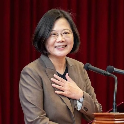蔡英文為何卸任後仍是政治人物好感度第一？穩健領導、歷史定位與前總統典範分析